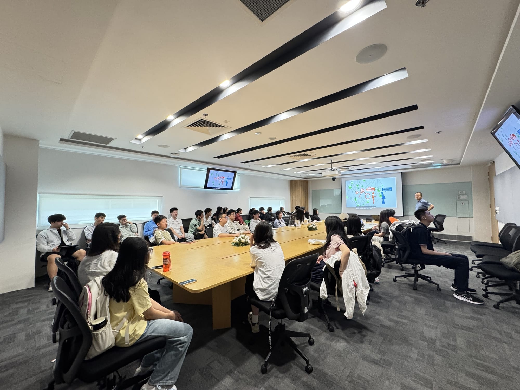 AI国际金融与数学 · 大学课堂学习场景