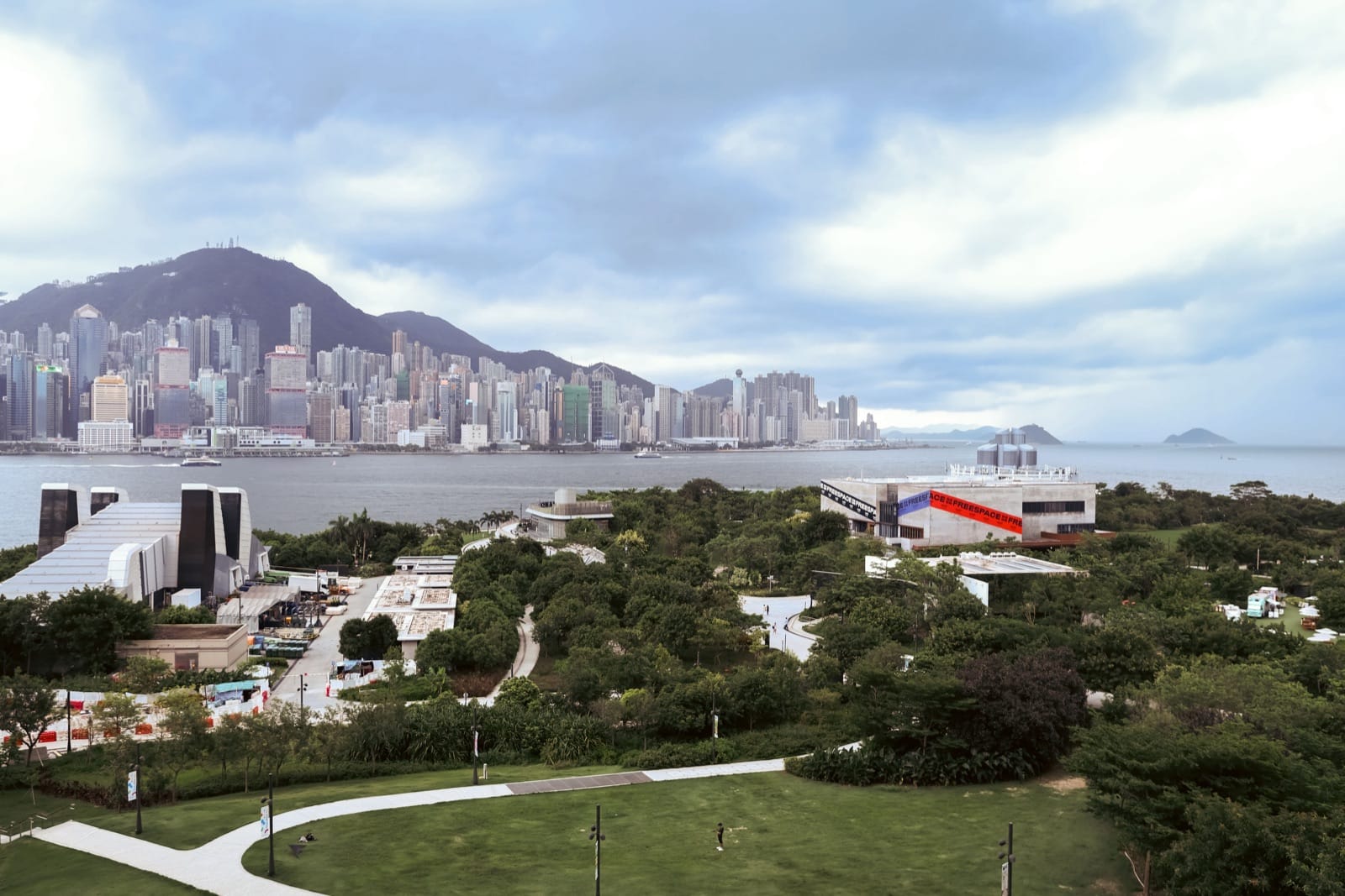 数字媒体与创意传播 · 香港城市与行业场景