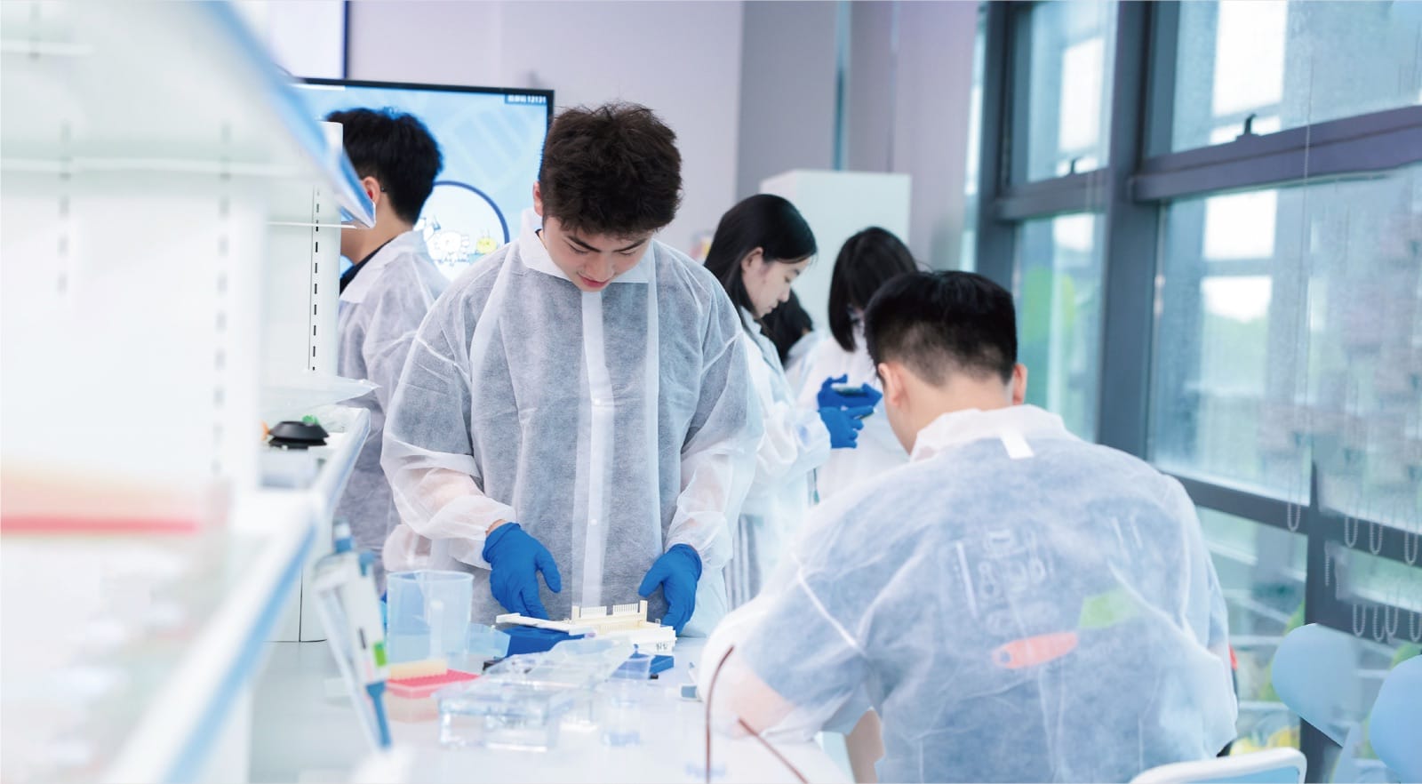 生命科学与医疗医药 · 实验室真实学习场景