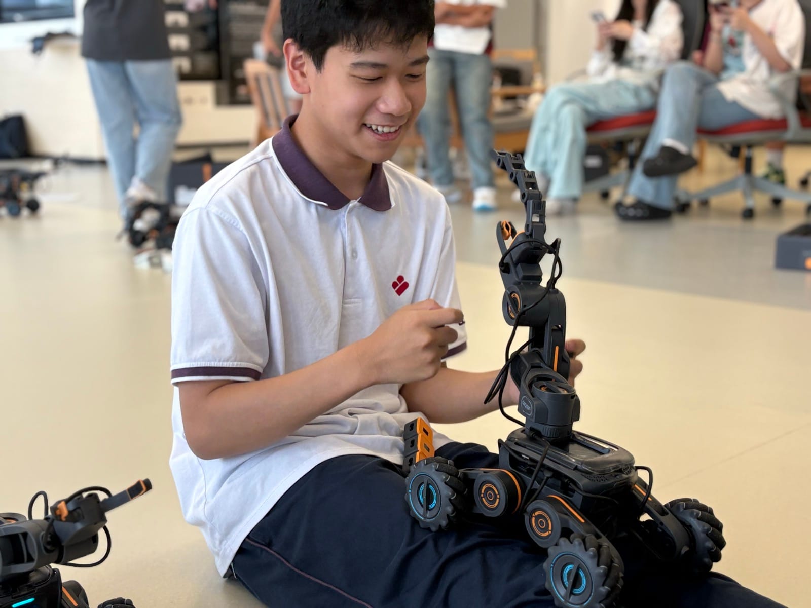 电子电气工程与智能机器人 · 香港城市与行业场景