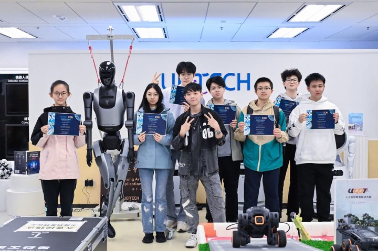电子电气工程与智能机器人 · 工程项目小组展示
