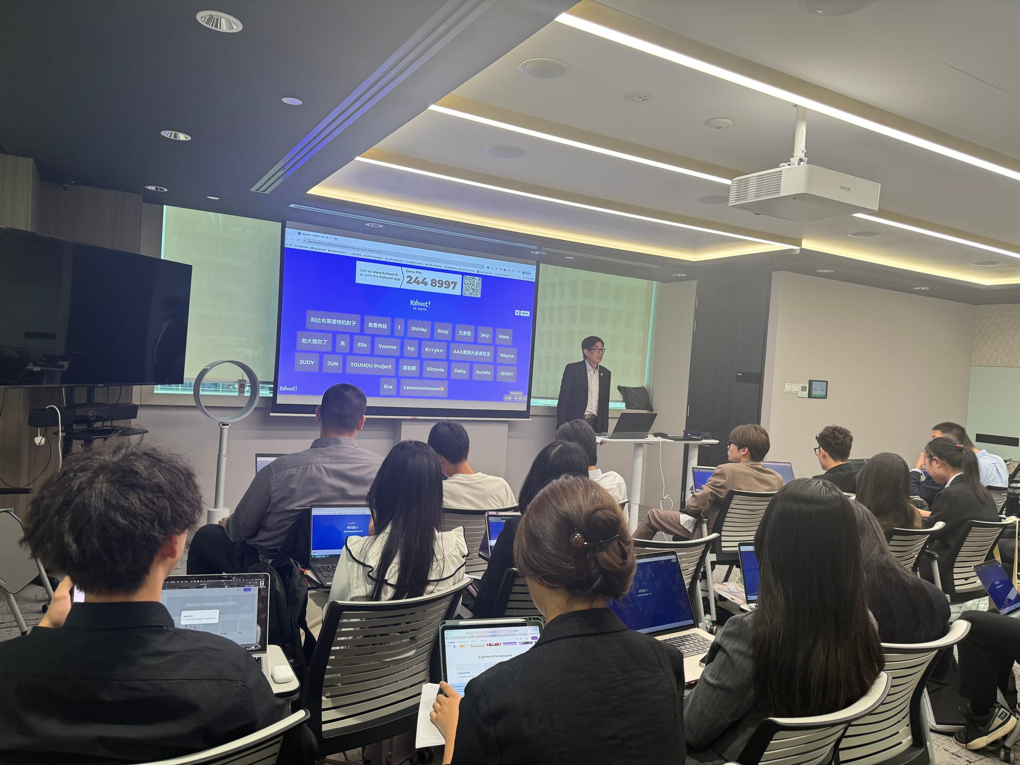 新加坡TOP500强金融名企实训项目 · 真实项目现场 40