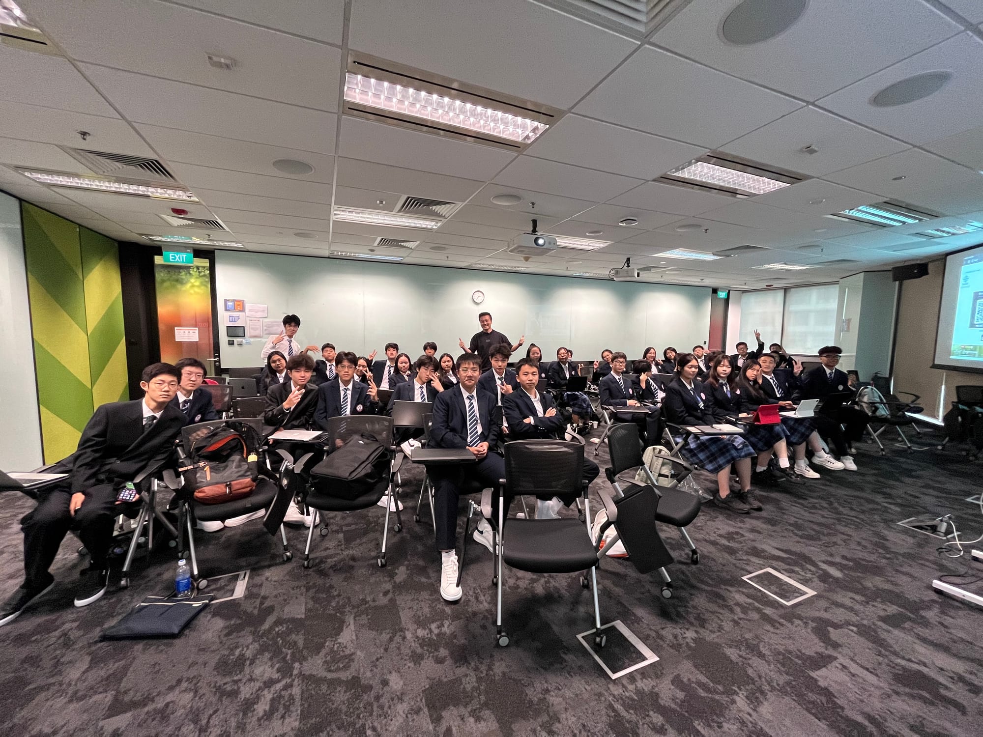 新加坡TOP500强金融名企实训项目 · 真实项目现场 67
