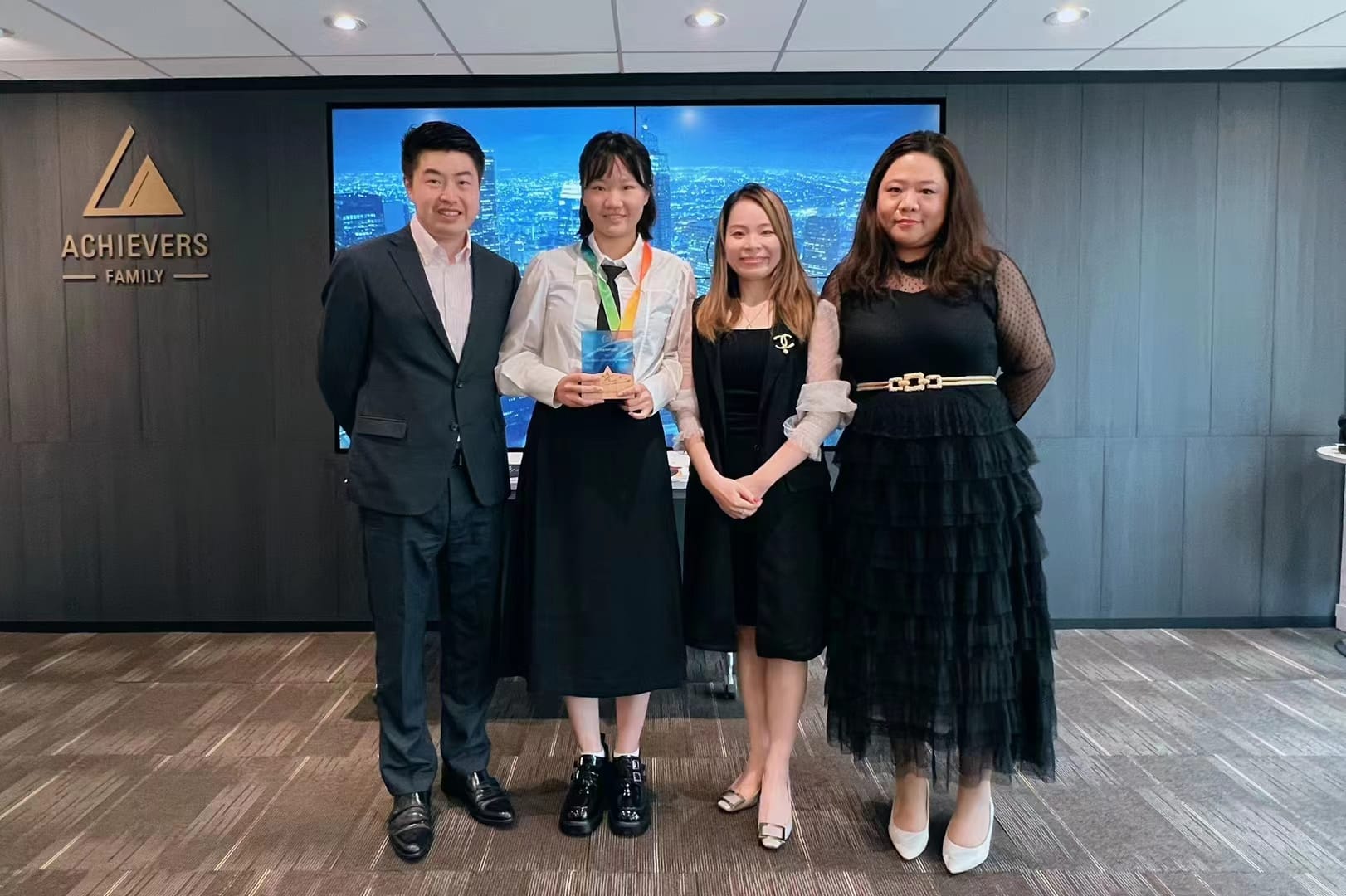 香港TOP500强金融实训项目 · 真实项目现场 69